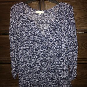 Blue and white blouse with 3/4 sleeves
